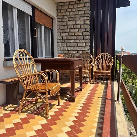 Szolovirag Vendeghaz Сasa de vacaciones Csopak
